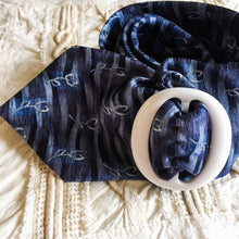 Load image into Gallery viewer, Blue waves with white flowers silk tie belt