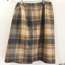 Load image into Gallery viewer, Talbots plaid wool wrap skirt | Size: 4