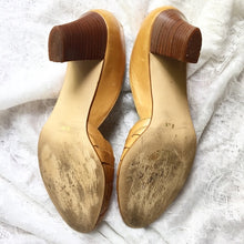 Load image into Gallery viewer, Vintage Bandolino leather peep-toe pumps | Size: 8.5

