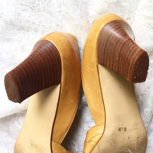 Vintage Bandolino leather peep-toe pumps | Size: 8.5