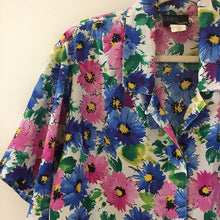 Load image into Gallery viewer, Eighties button up floral blouse | Size: M/L
