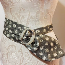 Load image into Gallery viewer, Flowered green silk tie belt
