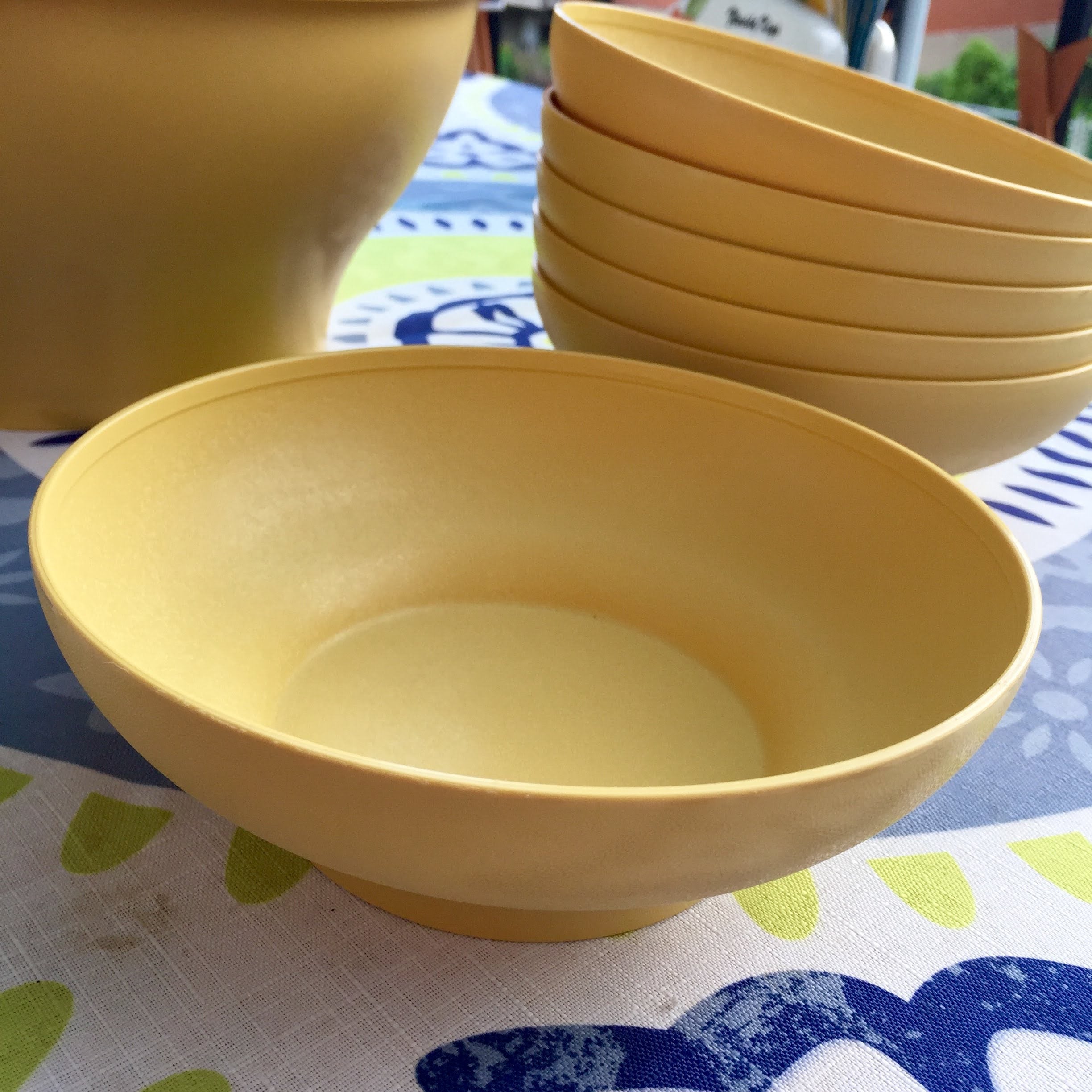 Vintage Tupperware Salad Serving Bowl With Forks and 6 Small Salad