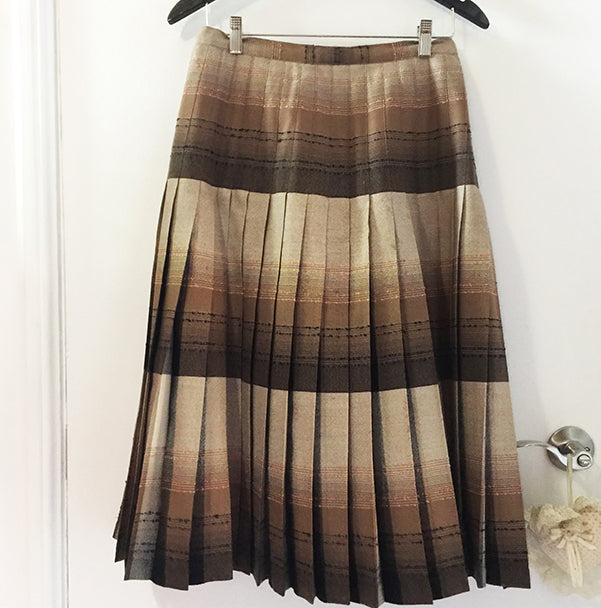 Highland Queen long kilted skirt | Size: 16