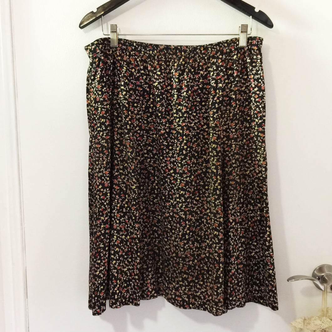 Dark floral skirt | Size: M/L