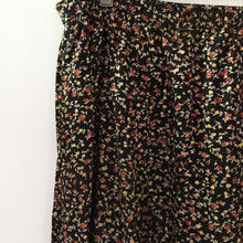 Load image into Gallery viewer, Dark floral skirt | Size: M/L
