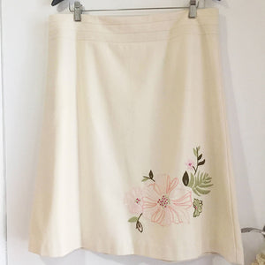 Embroidered wool skirt | Size: 16
