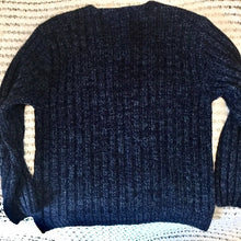 Load image into Gallery viewer, Liz Claiborne handknitted sweater  | Size: Petite
