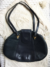 Load image into Gallery viewer, Vintage leather purse
