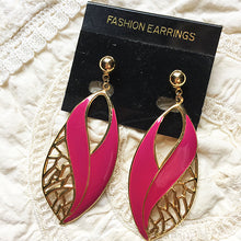 Load image into Gallery viewer, Vintage 80s statement earrings
